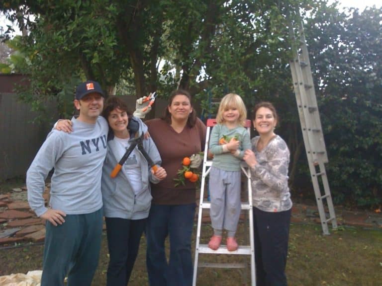 Group of volunteers at Food Forward's first fruit pick